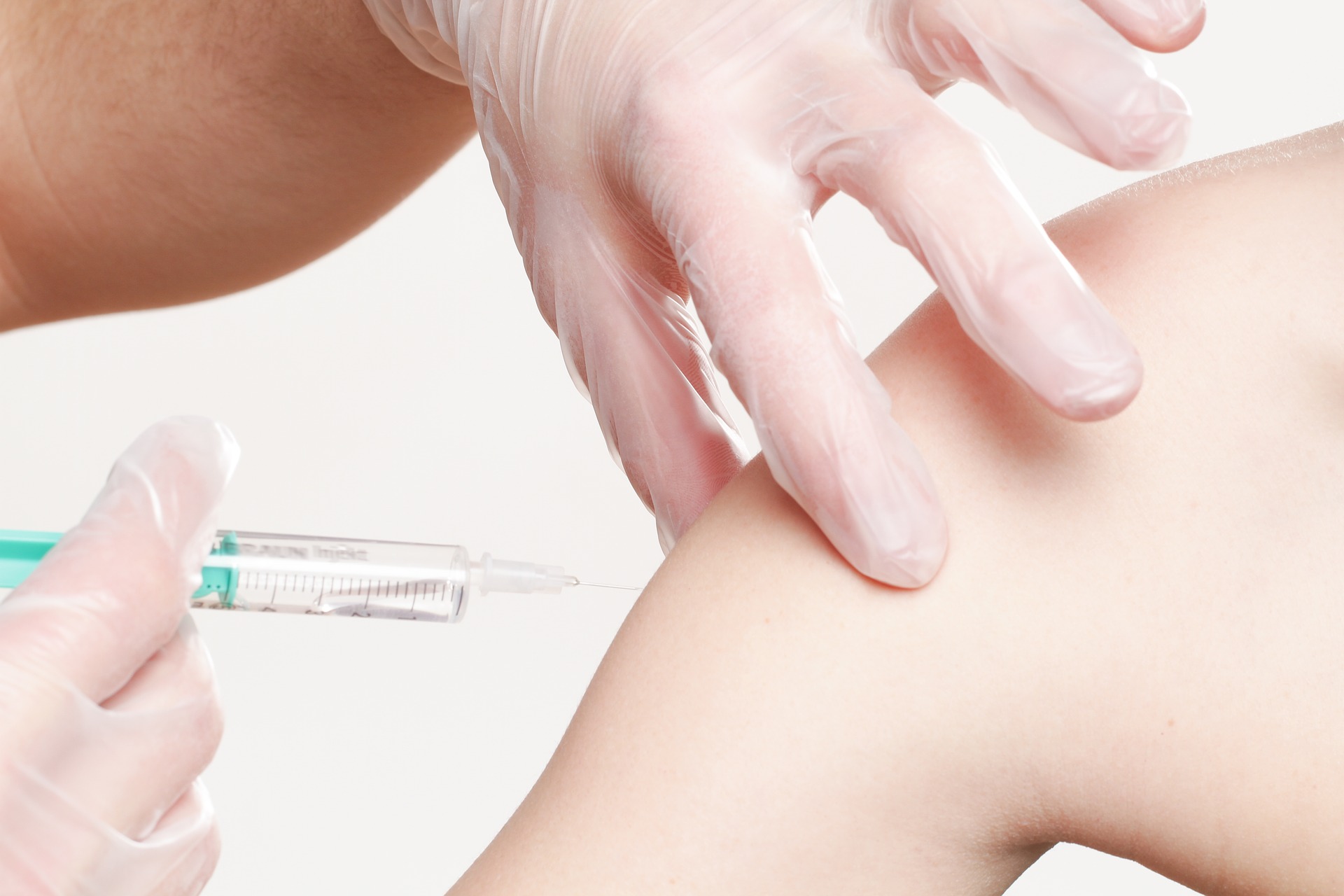 EU negotiates with vaccine suppliers