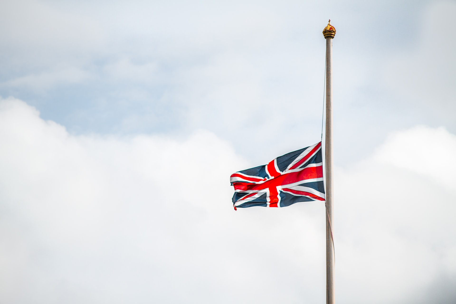 Britain forces combat against online scams