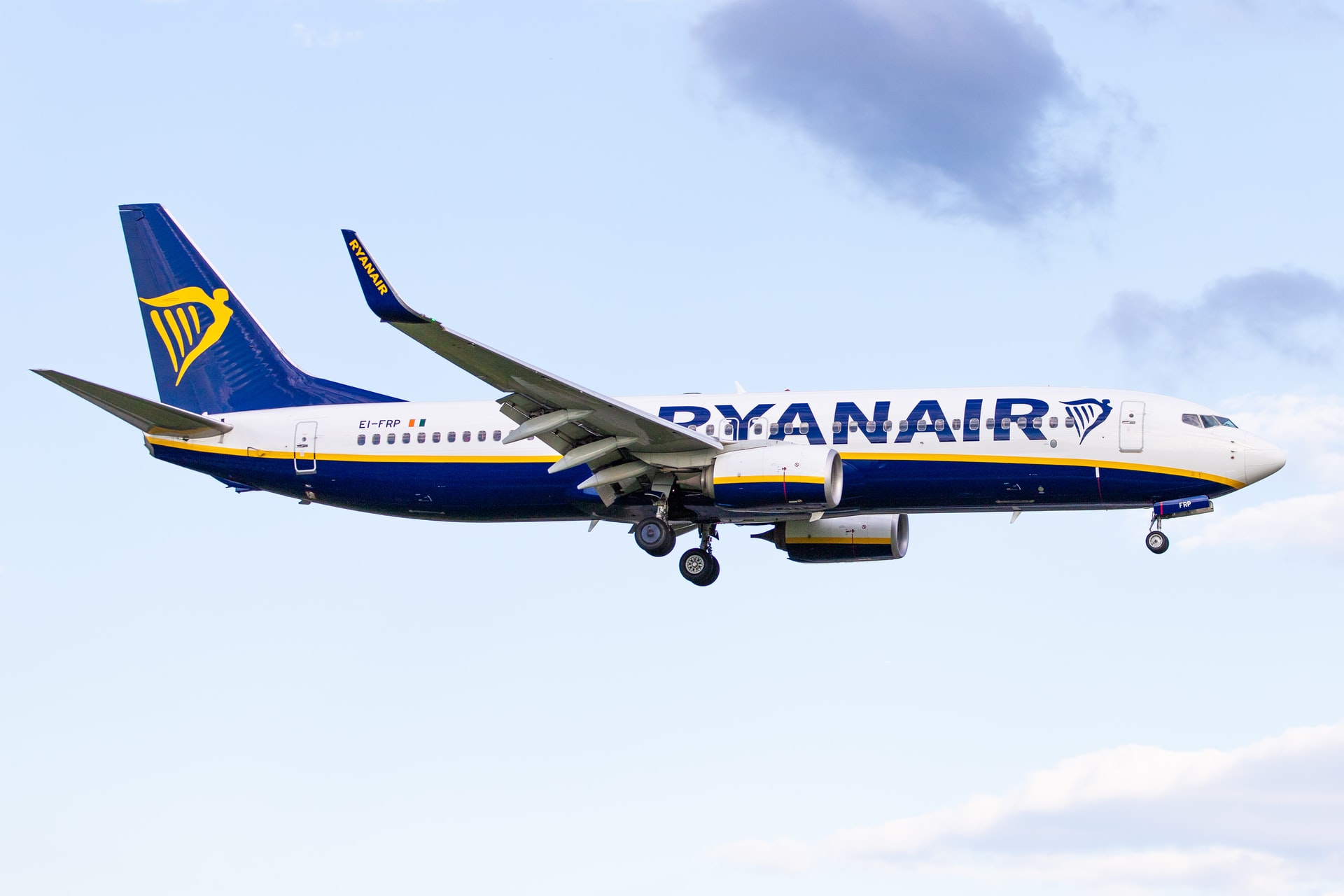 Ryanair reports loss forecast