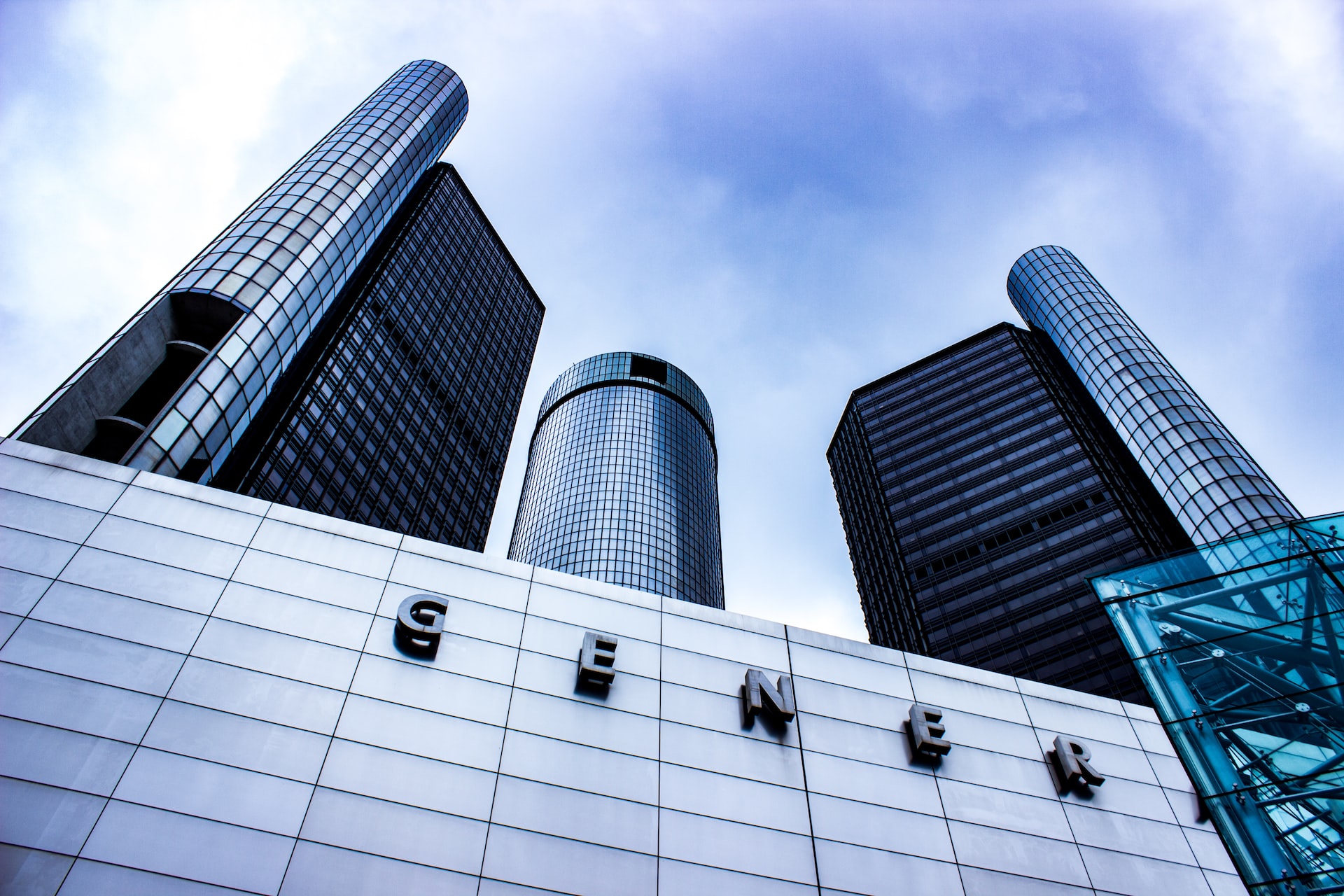 General Motors will invest 918 million USD in US sites