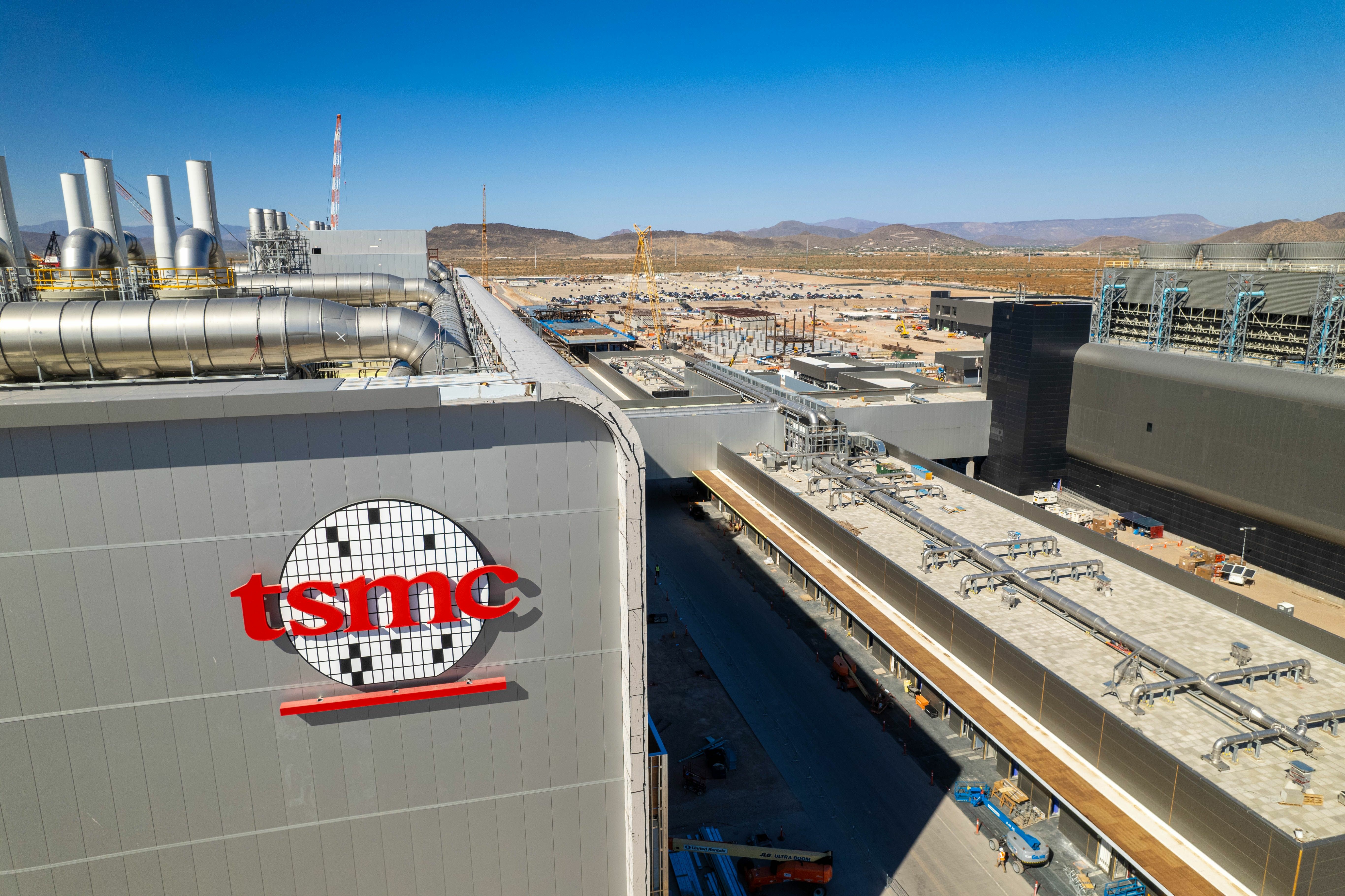 TSMC shares rise despite declining revenue and profit